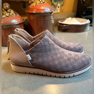 Dr. School’s Women’s Insane Shootie. Size 6M.